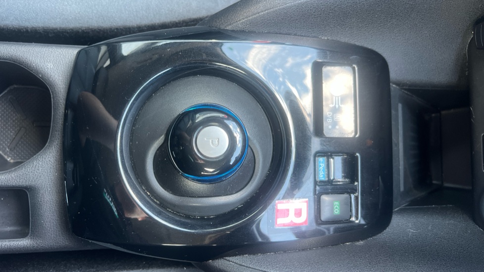 Nissan LEAF 110kW Tekna 40kWh 5dr Auto Electric Hatchback - Image 25