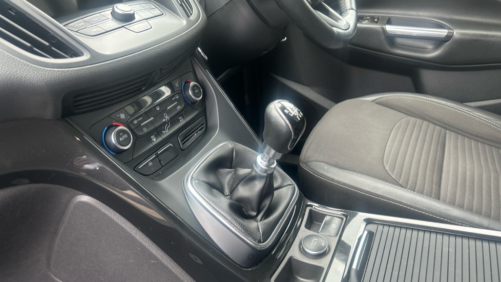 Ford Kuga 2.0 TDCi Titanium Edition 5dr 2WD Diesel Estate - Image 13