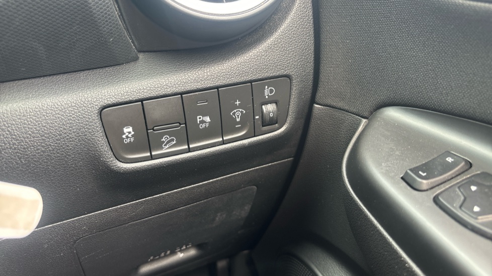 Hyundai KONA 1.0 TGDi 48V MHEV SE Connect 5dr Petrol Hatchback - Image 24