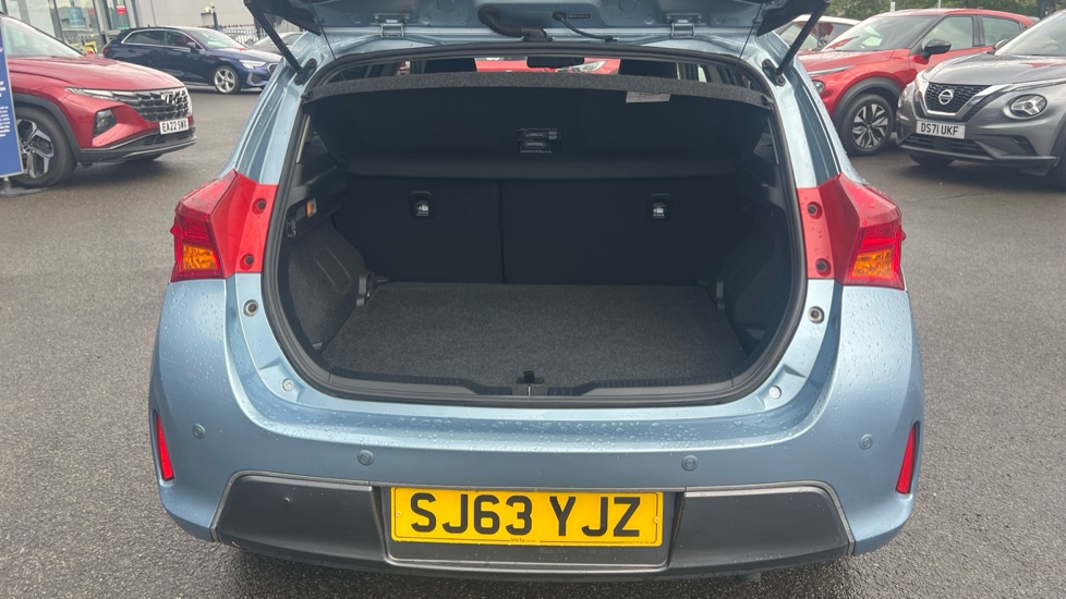 Toyota Auris 1.8 VVTi Hybrid Excel 5dr CVT Auto Hybrid Hatchback - Image 4