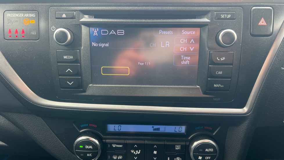 Toyota Auris 1.8 VVTi Hybrid Excel 5dr CVT Auto Hybrid Hatchback - Image 12