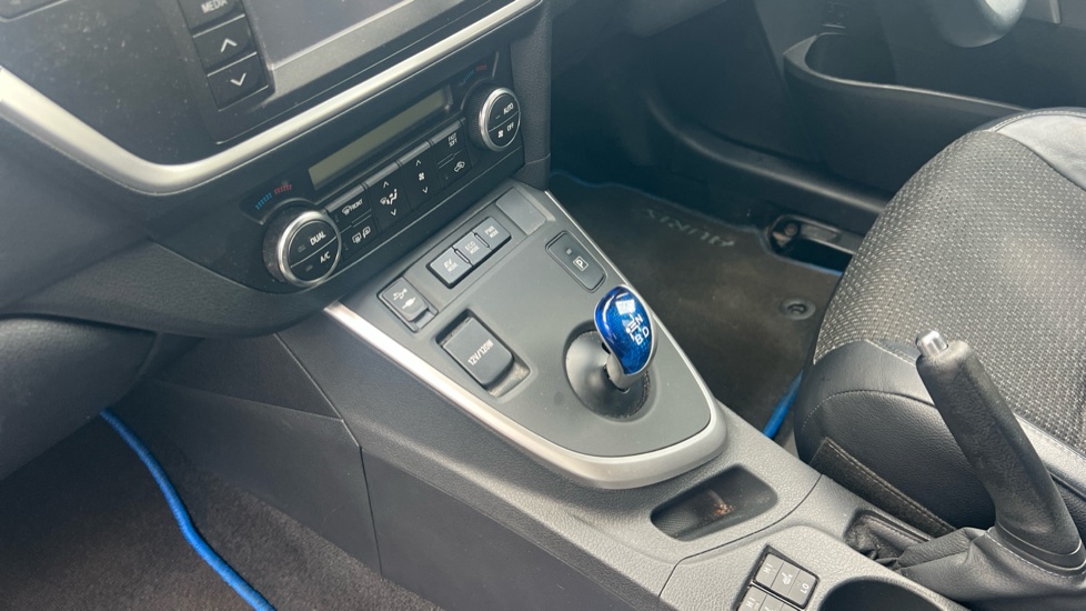 Toyota Auris 1.8 VVTi Hybrid Excel 5dr CVT Auto Hybrid Hatchback - Image 13