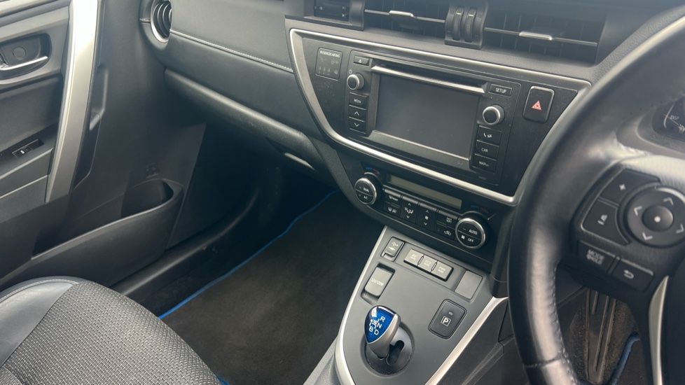 Toyota Auris 1.8 VVTi Hybrid Excel 5dr CVT Auto Hybrid Hatchback - Image 14