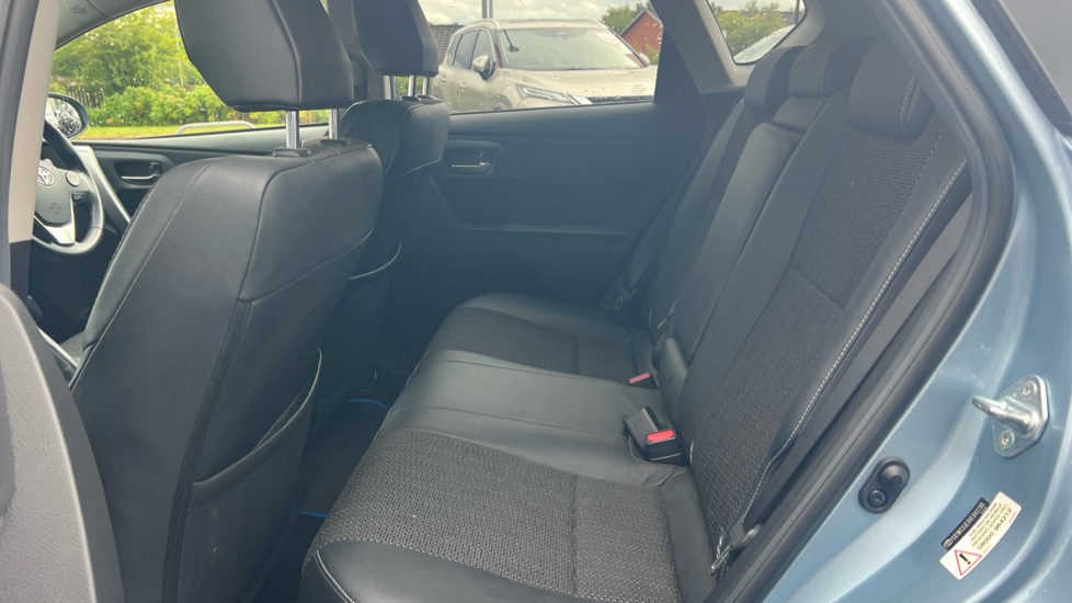 Toyota Auris 1.8 VVTi Hybrid Excel 5dr CVT Auto Hybrid Hatchback - Image 16