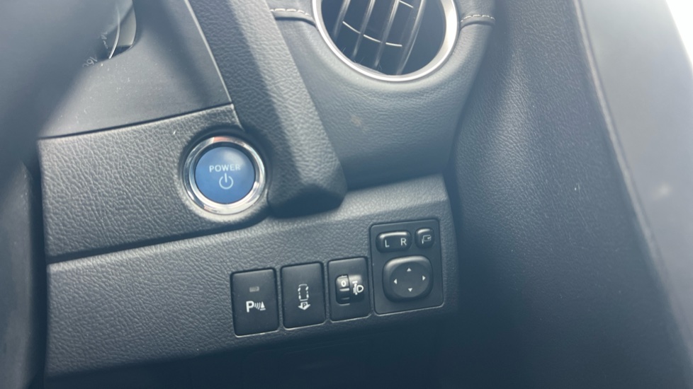 Toyota Auris 1.8 VVTi Hybrid Excel 5dr CVT Auto Hybrid Hatchback - Image 27