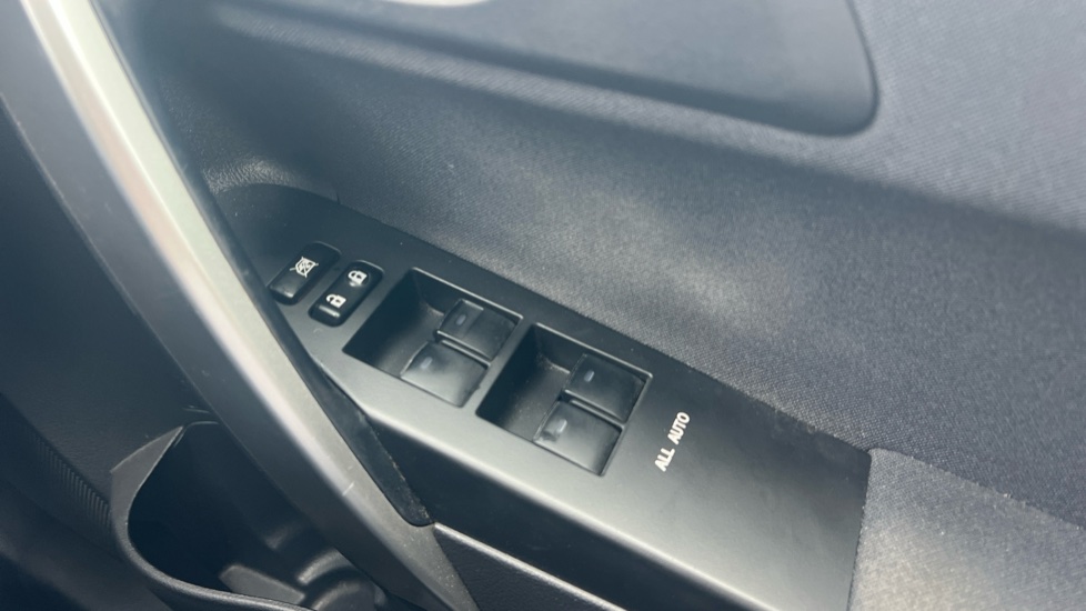 Toyota Auris 1.8 VVTi Hybrid Excel 5dr CVT Auto Hybrid Hatchback - Image 28