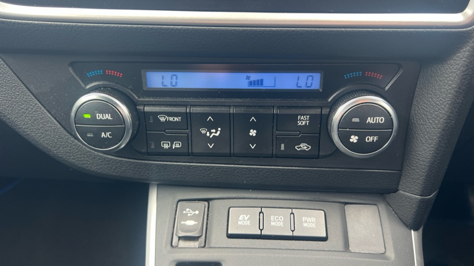 Toyota Auris 1.8 VVTi Hybrid Excel 5dr CVT Auto Hybrid Hatchback - Image 31
