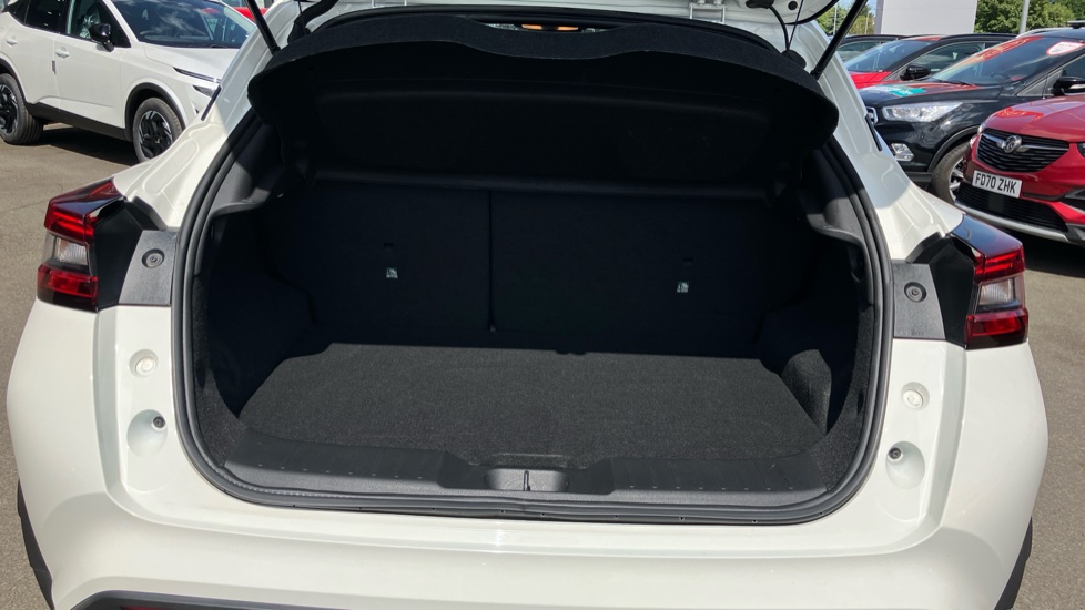 Nissan Juke 1.0 DiG-T 114 Tekna 5dr DCT Petrol Hatchback - Image 4