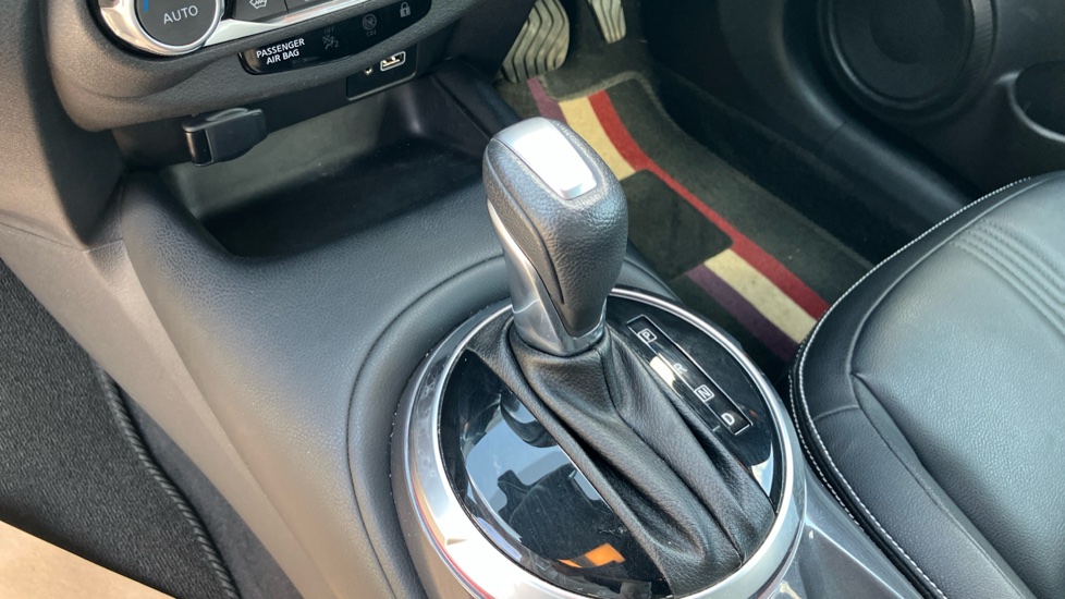 Nissan Juke 1.0 DiG-T 114 Tekna 5dr DCT Petrol Hatchback - Image 13