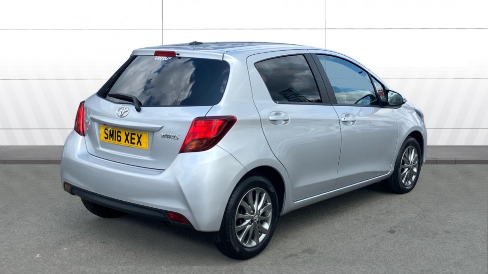 Toyota Yaris 1.33 VVT-i Icon 5dr Petrol Hatchback - Image 2