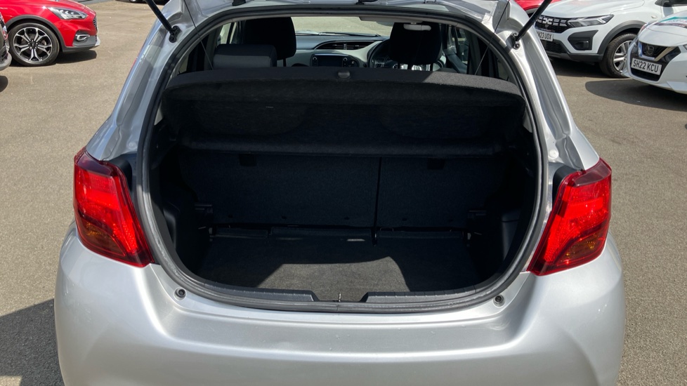 Toyota Yaris 1.33 VVT-i Icon 5dr Petrol Hatchback - Image 4