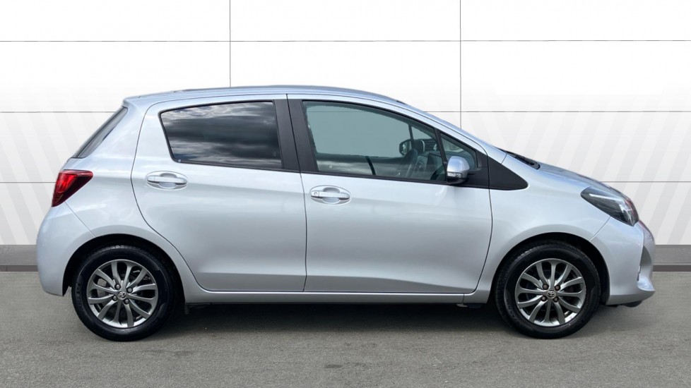 Toyota Yaris 1.33 VVT-i Icon 5dr Petrol Hatchback - Image 5