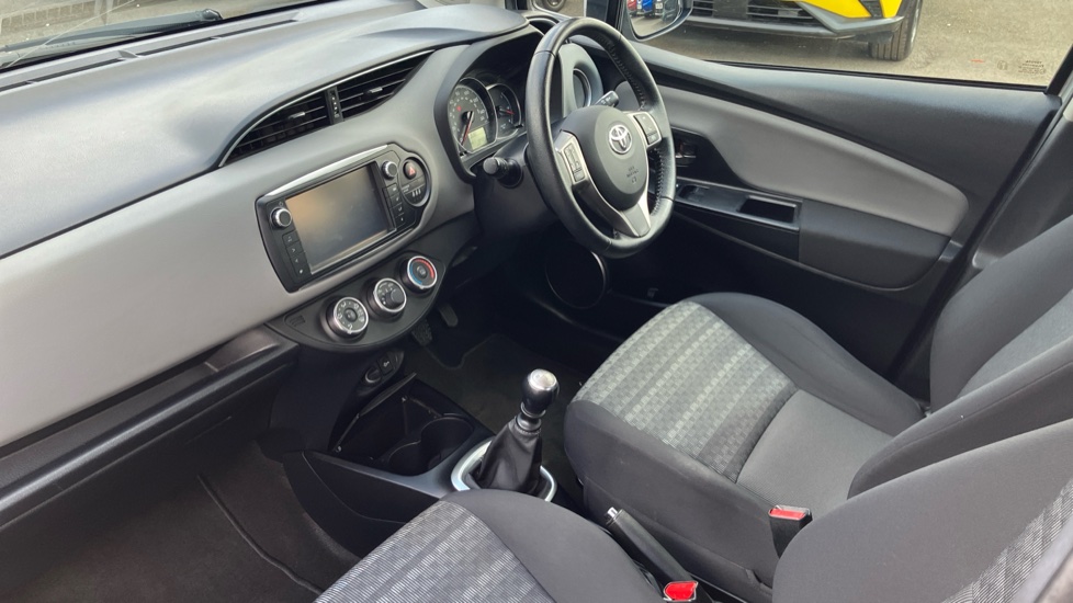 Toyota Yaris 1.33 VVT-i Icon 5dr Petrol Hatchback - Image 9