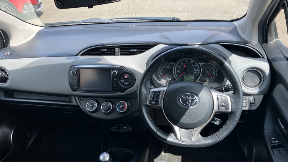 Toyota Yaris 1.33 VVT-i Icon 5dr Petrol Hatchback - Image 10