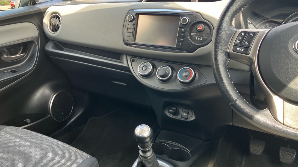 Toyota Yaris 1.33 VVT-i Icon 5dr Petrol Hatchback - Image 14
