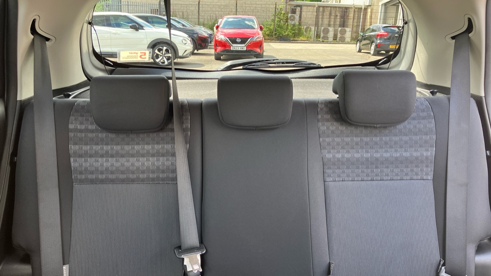 Toyota Yaris 1.33 VVT-i Icon 5dr Petrol Hatchback - Image 15