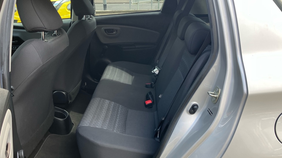 Toyota Yaris 1.33 VVT-i Icon 5dr Petrol Hatchback - Image 16