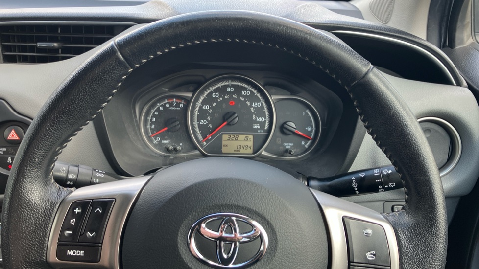Toyota Yaris 1.33 VVT-i Icon 5dr Petrol Hatchback - Image 18