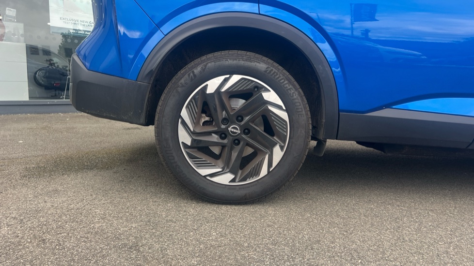 Nissan Qashqai 1.3 DiG-T MH 158 N-Connecta 5dr Xtronic Petrol Hatchback - Image 7