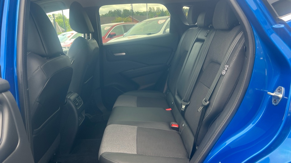 Nissan Qashqai 1.3 DiG-T MH 158 N-Connecta 5dr Xtronic Petrol Hatchback - Image 16