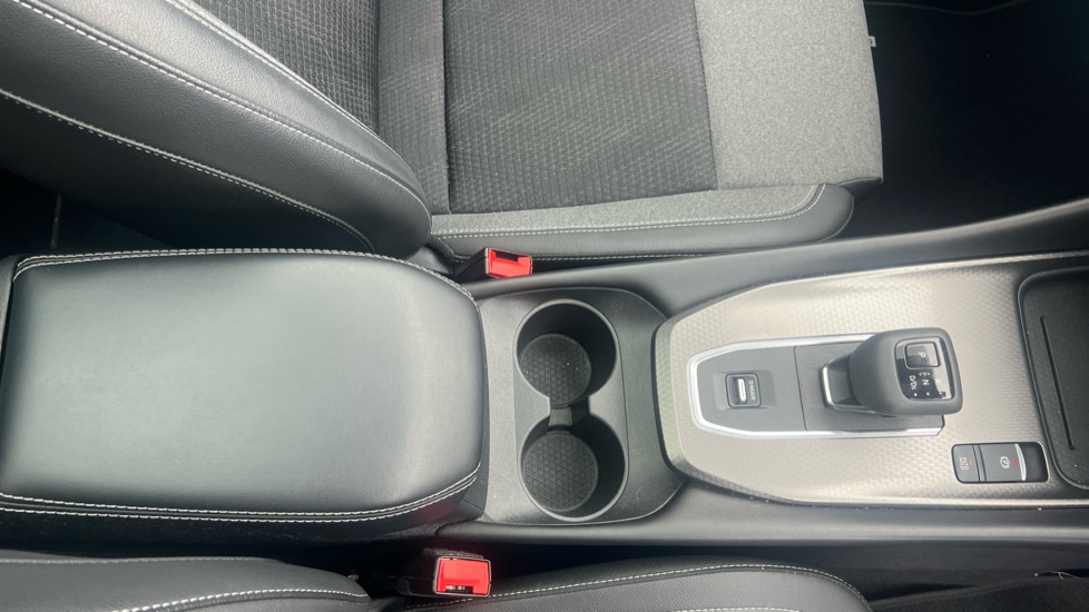 Nissan Qashqai 1.3 DiG-T MH 158 N-Connecta 5dr Xtronic Petrol Hatchback - Image 25