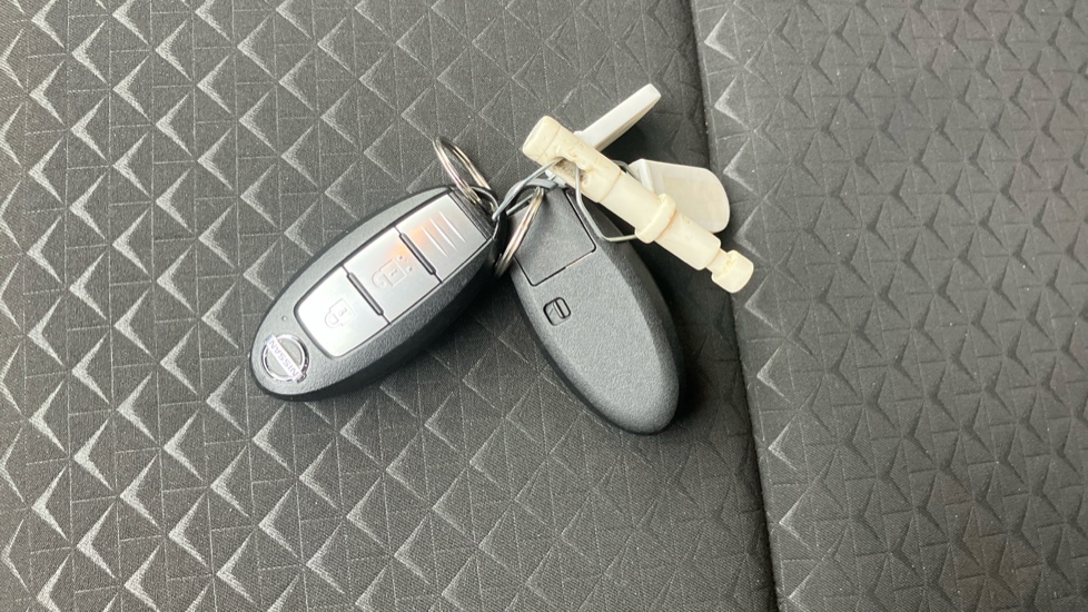 Nissan Juke 1.0 DiG-T N-Connecta 5dr Petrol Hatchback - Image 20