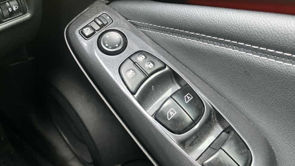 Nissan Juke 1.0 DiG-T N-Connecta 5dr Petrol Hatchback - Image 21