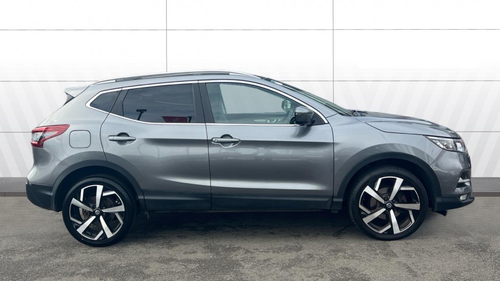 Nissan Qashqai 1.3 DiG-T N-Motion 5dr Petrol Hatchback - Image 5