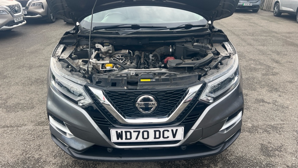 Nissan Qashqai 1.3 DiG-T N-Motion 5dr Petrol Hatchback - Image 8