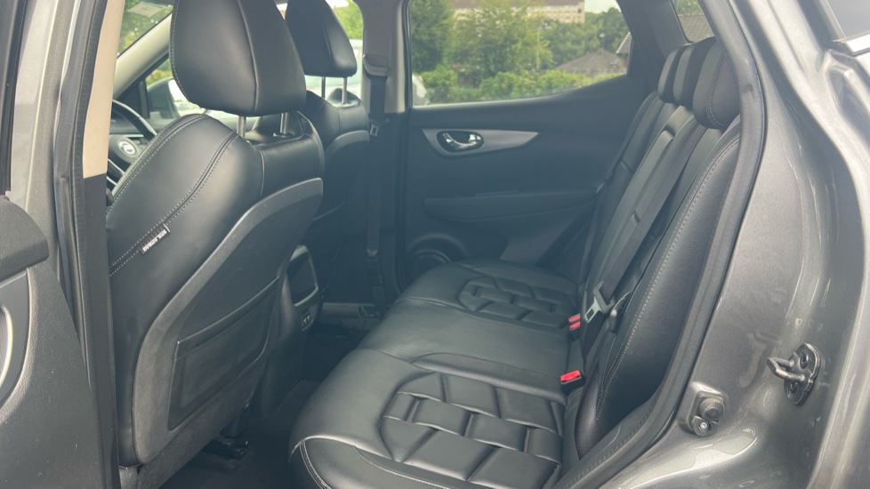 Nissan Qashqai 1.3 DiG-T N-Motion 5dr Petrol Hatchback - Image 16