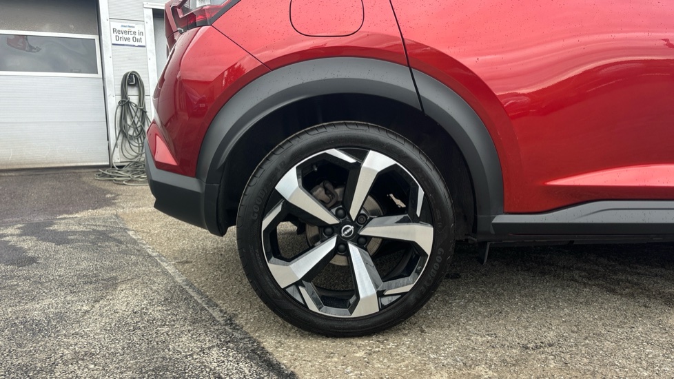 Nissan Juke 1.0 DiG-T 114 Tekna 5dr DCT Petrol Hatchback - Image 7