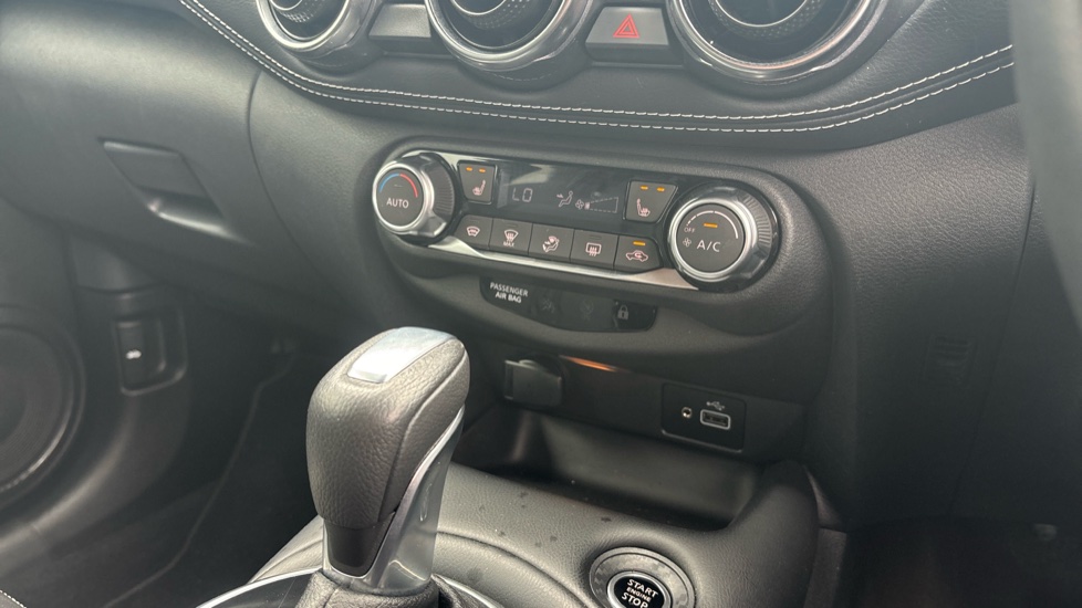 Nissan Juke 1.0 DiG-T 114 Tekna 5dr DCT Petrol Hatchback - Image 26