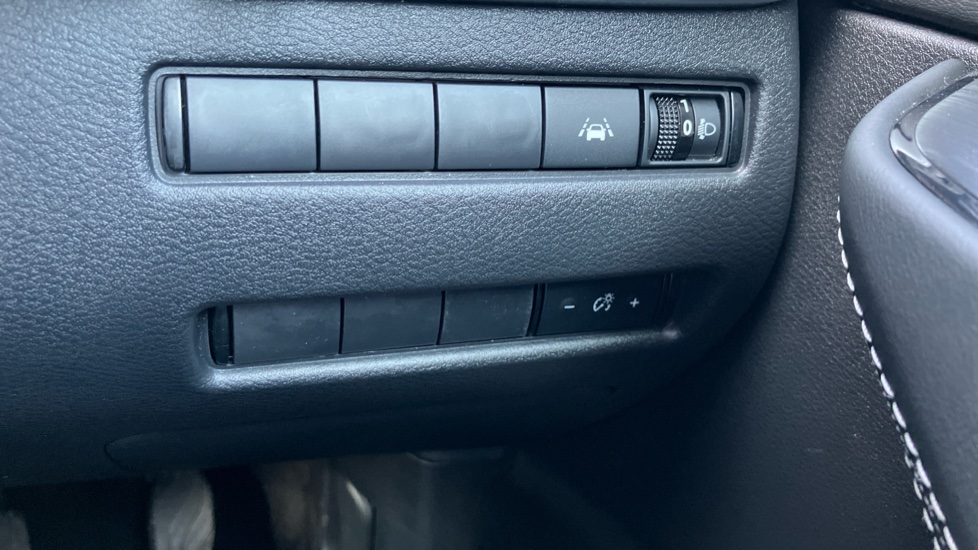 Nissan Qashqai 1.5 E-Power N-Connecta 5dr Auto Hybrid Hatchback - Image 25
