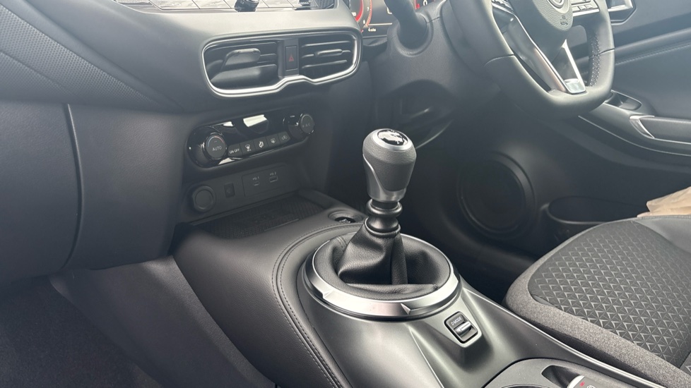 Nissan Juke 1.0 DiG-T N-Connecta 5dr Petrol Hatchback - Image 13