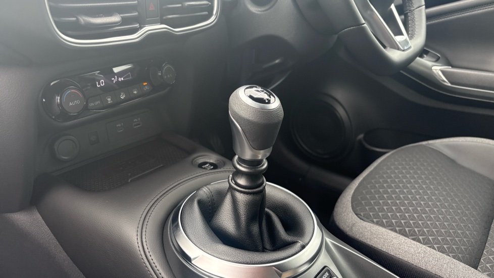Nissan Juke 1.0 DiG-T N-Connecta 5dr Petrol Hatchback - Image 13