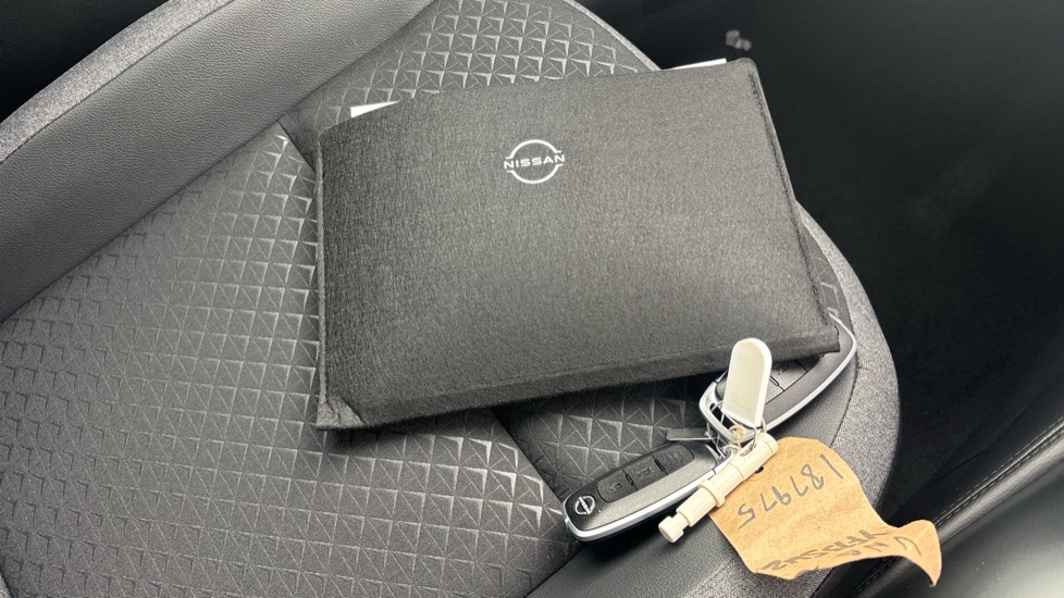 Nissan Juke 1.0 DiG-T N-Connecta 5dr Petrol Hatchback - Image 19