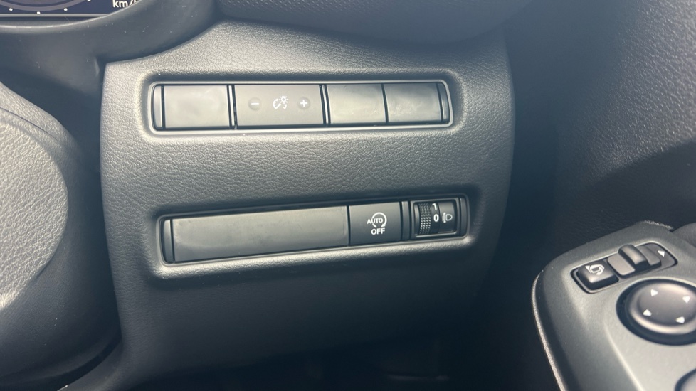 Nissan Juke 1.0 DiG-T N-Connecta 5dr Petrol Hatchback - Image 22