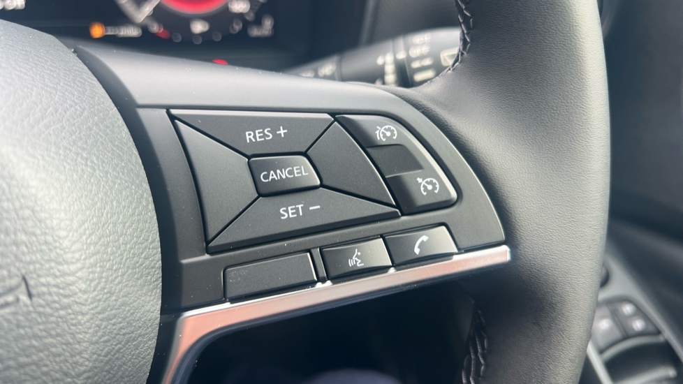 Nissan Juke 1.0 DiG-T N-Connecta 5dr Petrol Hatchback - Image 23