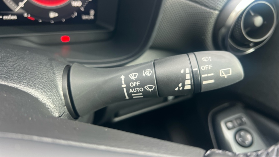 Nissan Juke 1.0 DiG-T N-Connecta 5dr Petrol Hatchback - Image 26