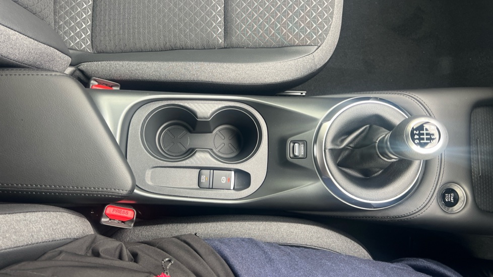 Nissan Juke 1.0 DiG-T N-Connecta 5dr Petrol Hatchback - Image 29