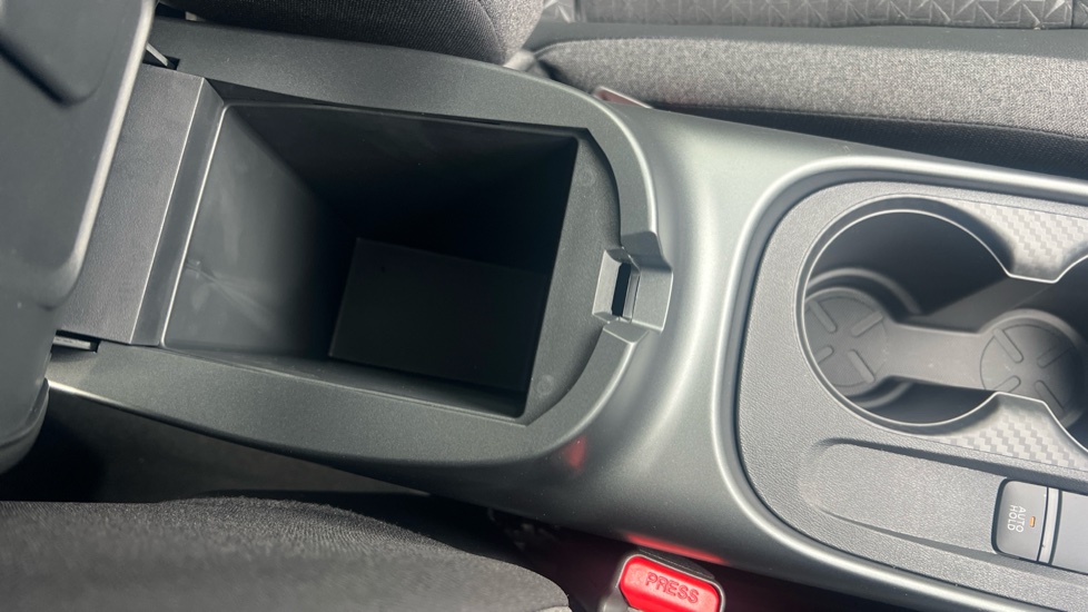Nissan Juke 1.0 DiG-T N-Connecta 5dr Petrol Hatchback - Image 30