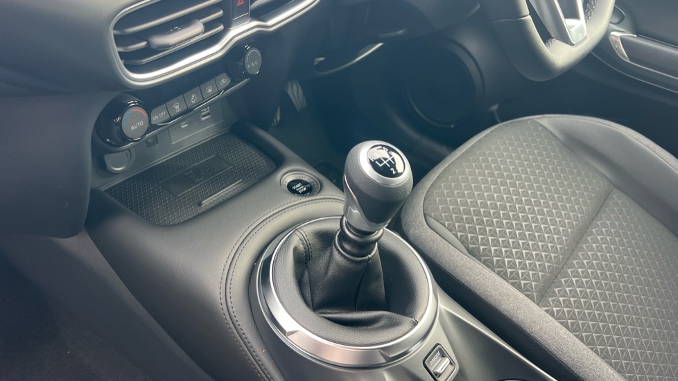 Nissan Juke 1.0 DiG-T N-Connecta 5dr Petrol Hatchback - Image 13