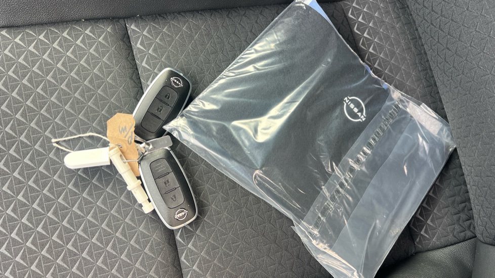 Nissan Juke 1.0 DiG-T N-Connecta 5dr Petrol Hatchback - Image 19