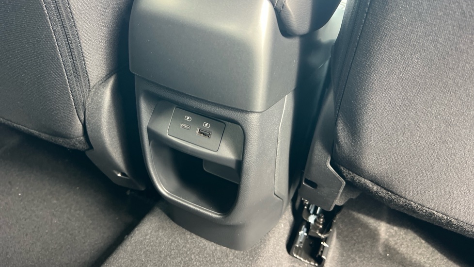 Nissan Juke 1.0 DiG-T N-Connecta 5dr Petrol Hatchback - Image 21