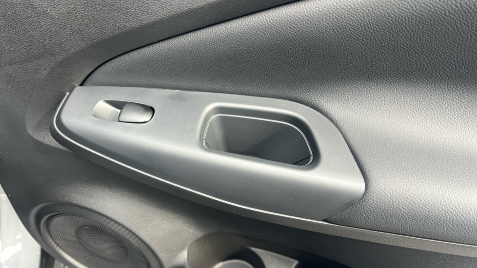 Nissan Juke 1.0 DiG-T N-Connecta 5dr Petrol Hatchback - Image 22
