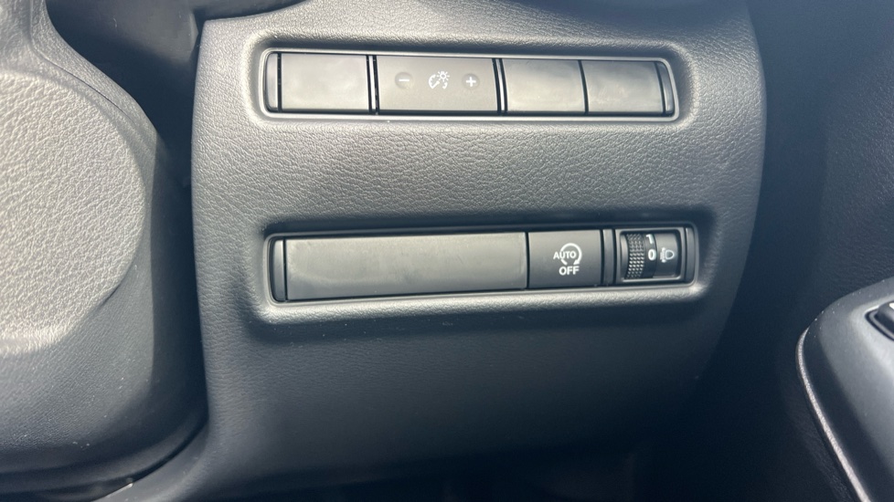 Nissan Juke 1.0 DiG-T N-Connecta 5dr Petrol Hatchback - Image 25