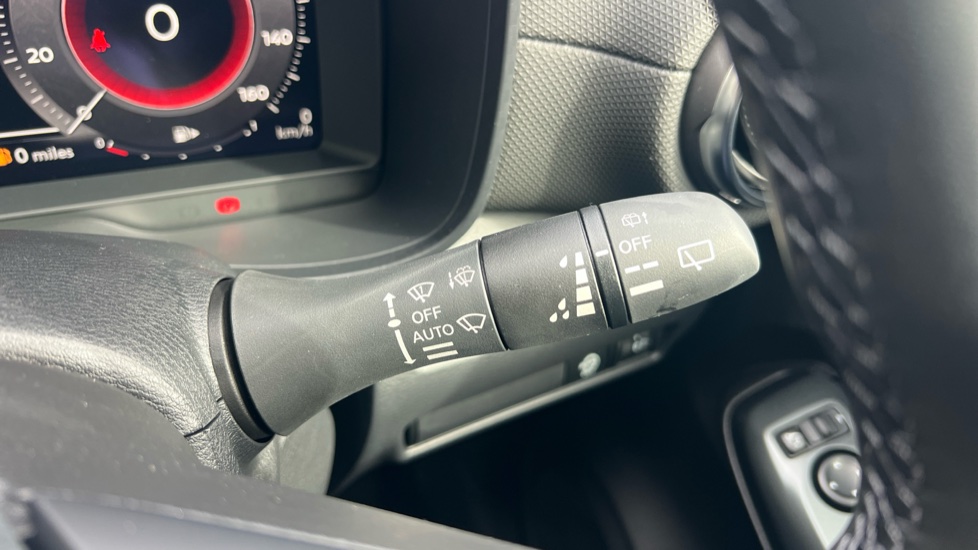Nissan Juke 1.0 DiG-T N-Connecta 5dr Petrol Hatchback - Image 27