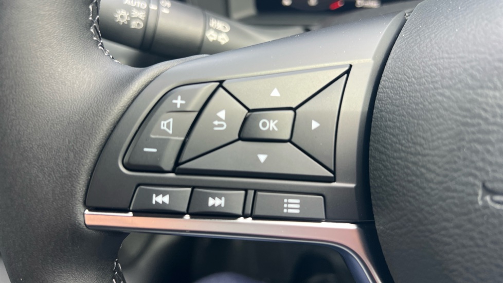 Nissan Juke 1.0 DiG-T N-Connecta 5dr Petrol Hatchback - Image 29