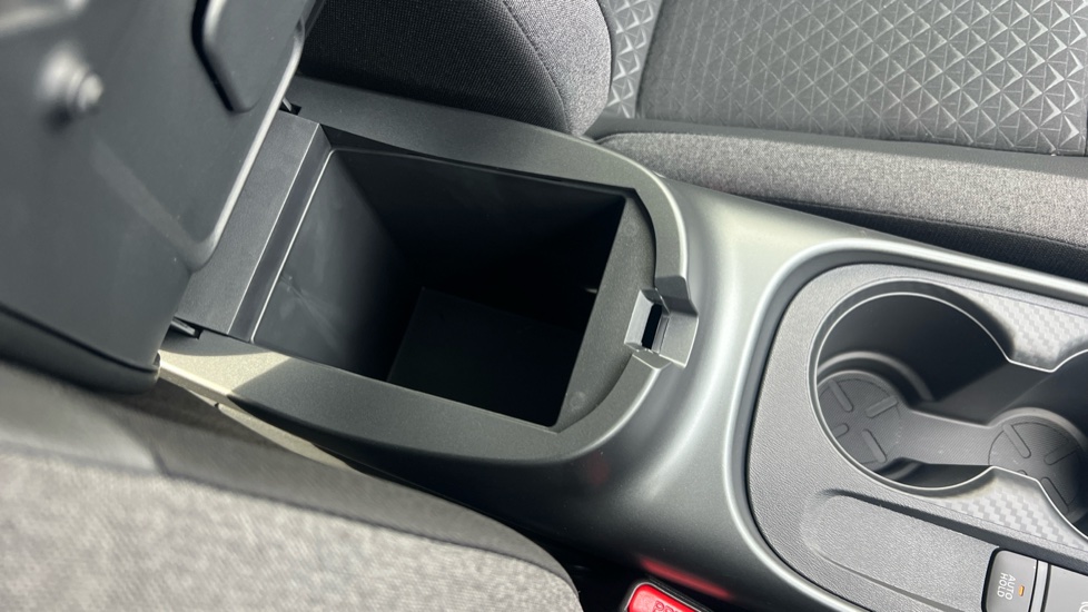Nissan Juke 1.0 DiG-T N-Connecta 5dr Petrol Hatchback - Image 33