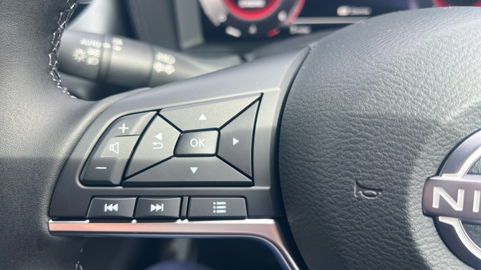 Nissan Juke 1.0 DiG-T N-Connecta 5dr Petrol Hatchback - Image 22